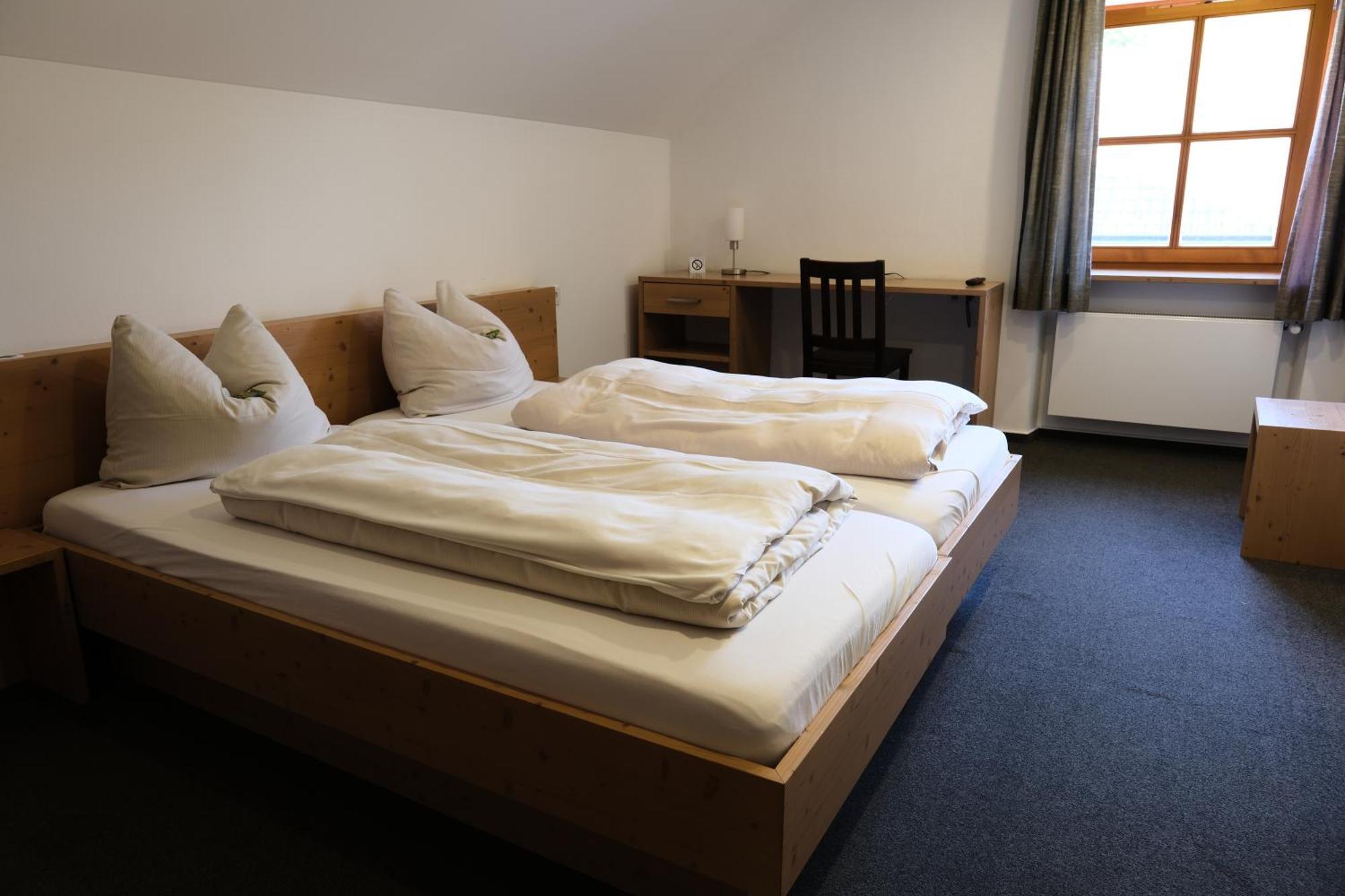 Hotel "Beim Butz" Worth an der Donau Exterior foto