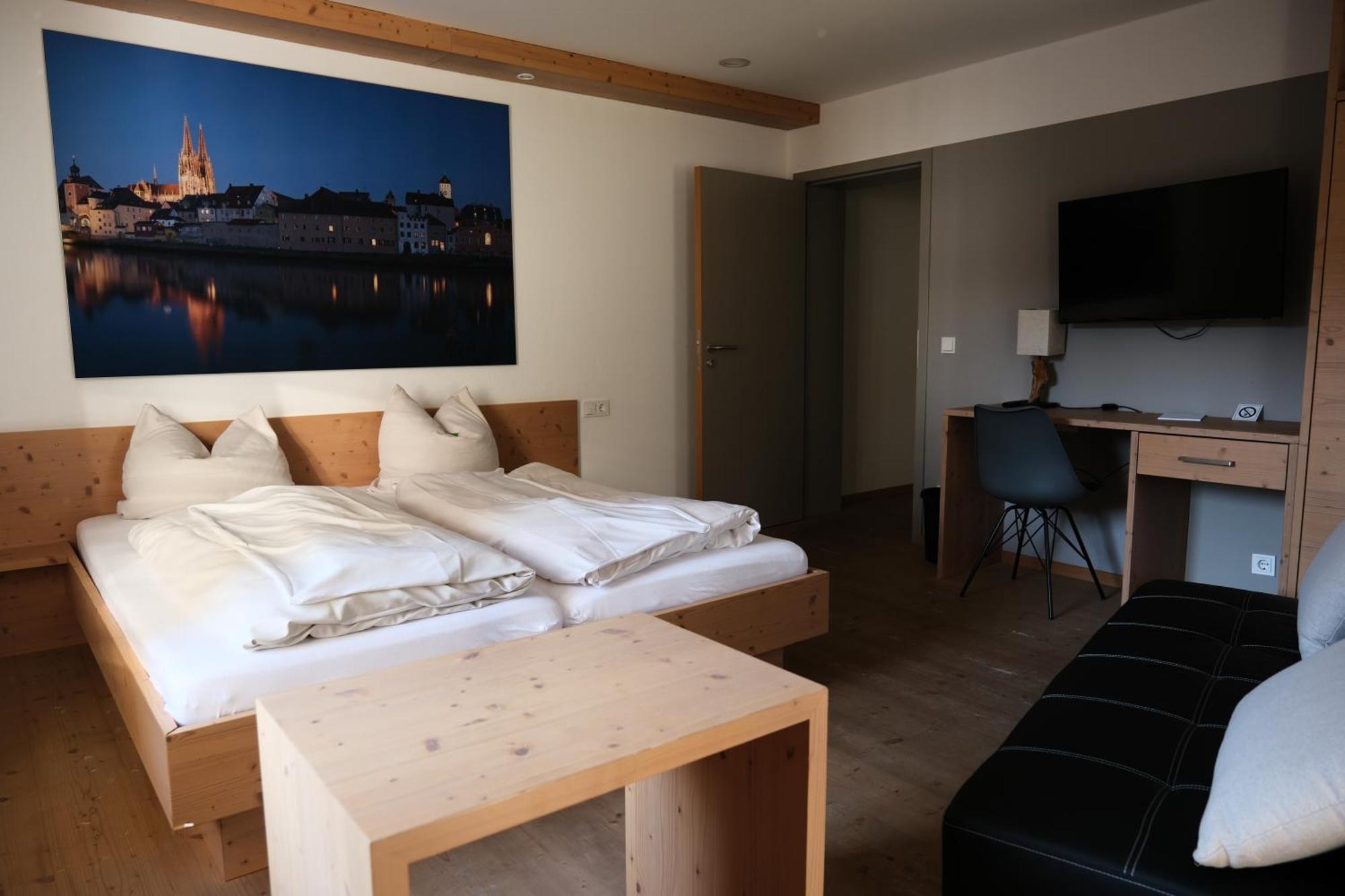Hotel "Beim Butz" Worth an der Donau Exterior foto
