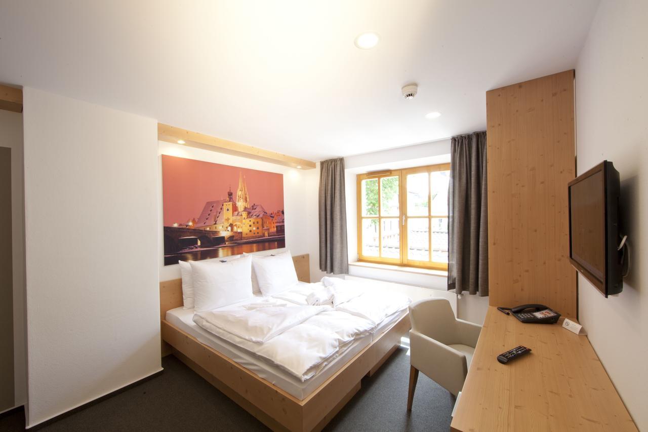 Hotel "Beim Butz" Worth an der Donau Habitación foto